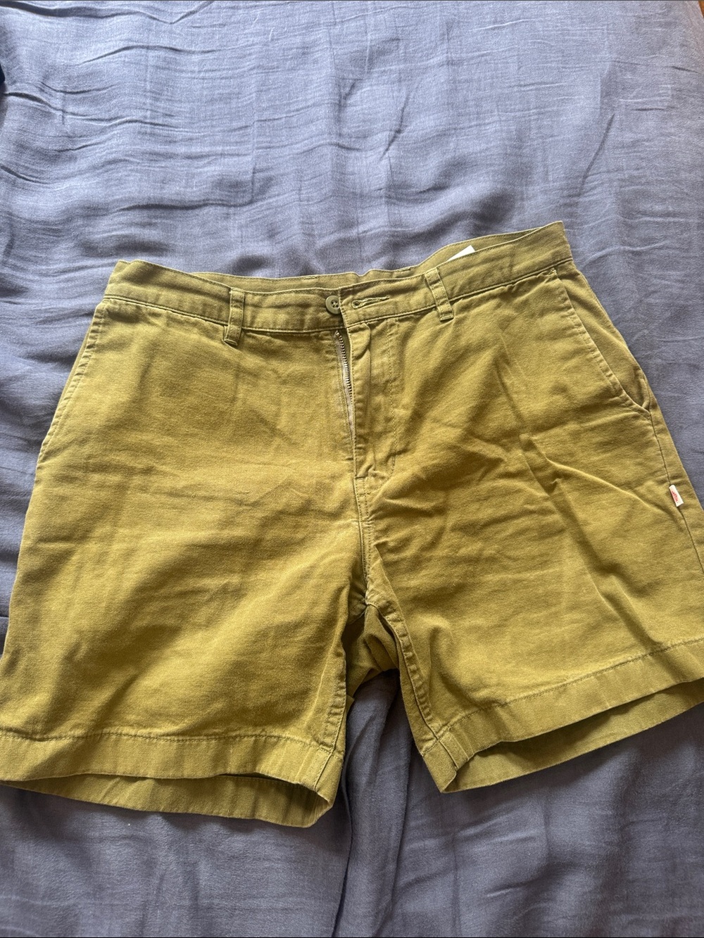 Flat-Front Men's Chino Shorts in Olive